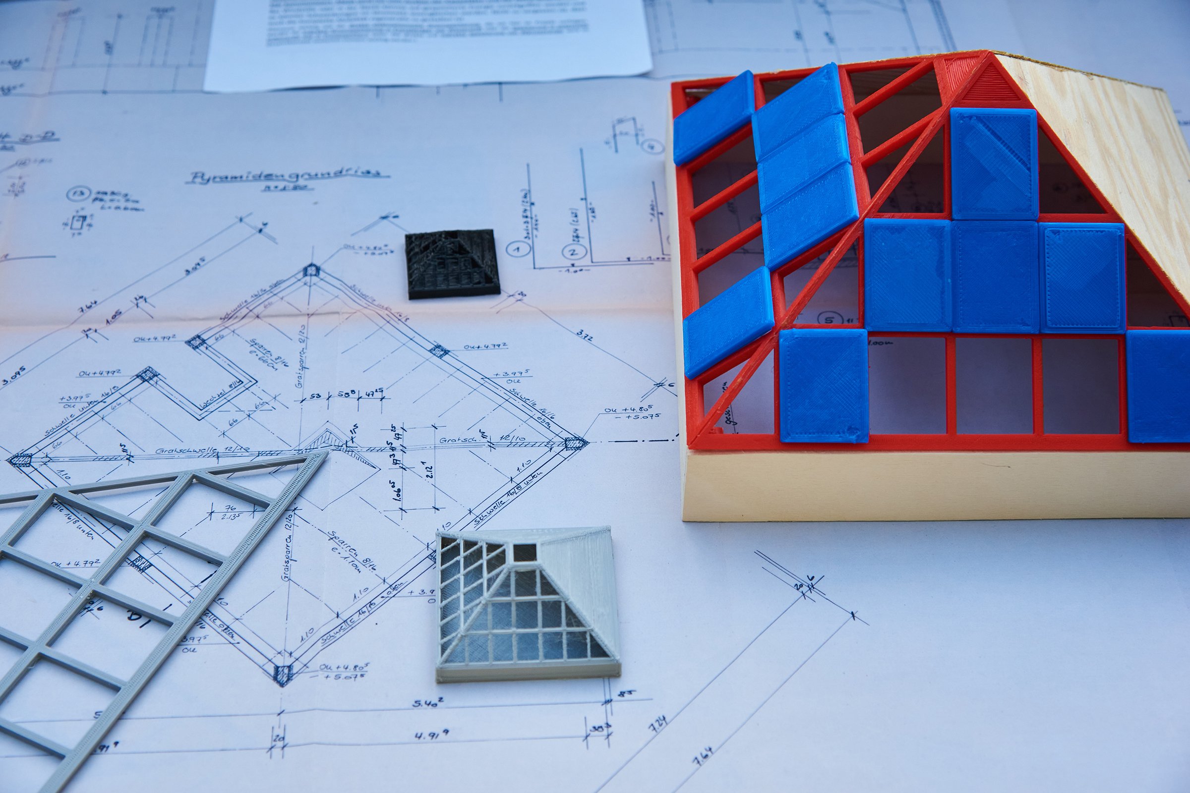 Energieautarke Pyramide - Wöhlerschule