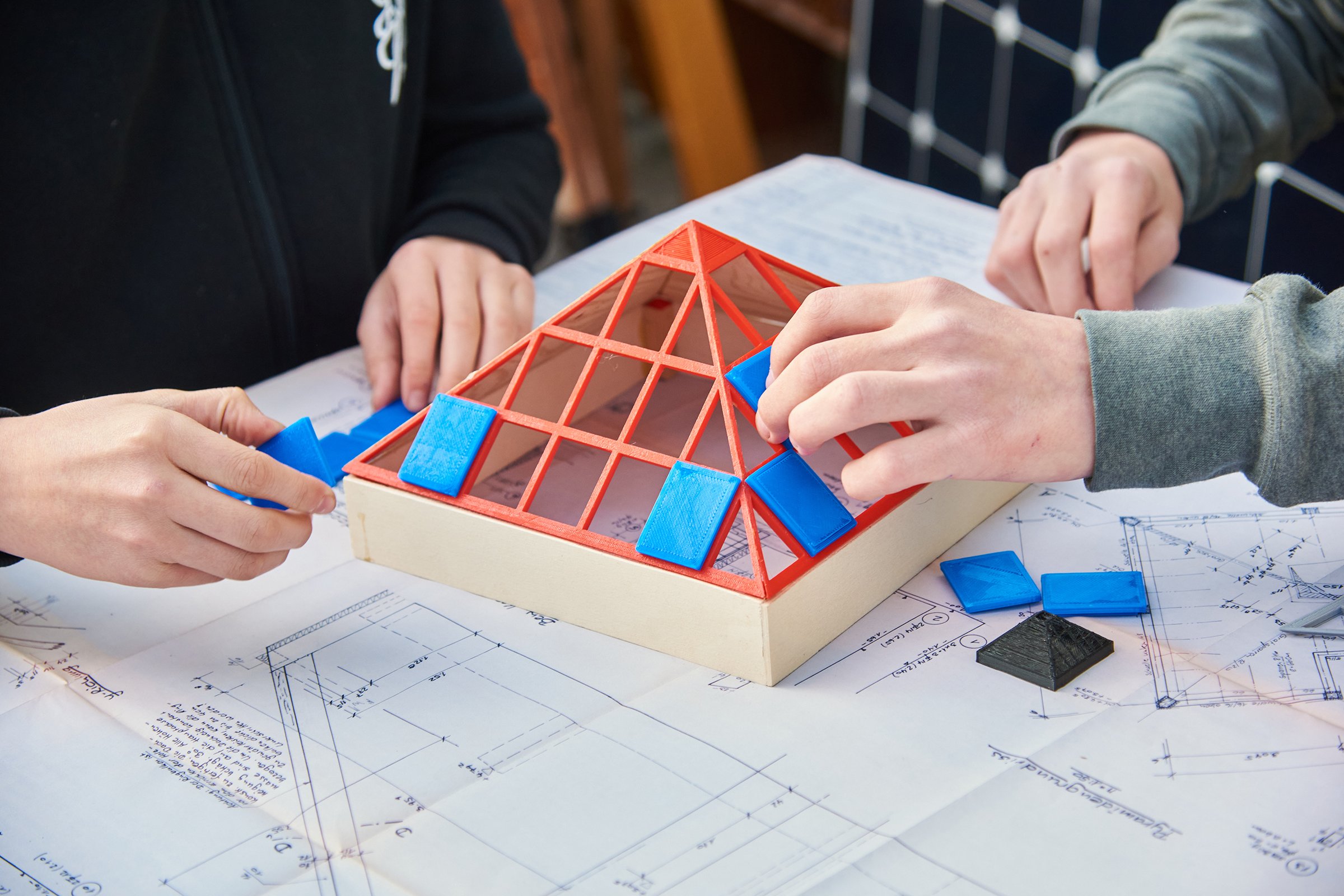 Energieautarke Pyramide - Wöhlerschule