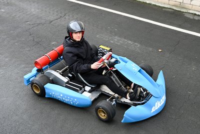 Wasserstoffbetriebenes Fahrzeug - Elkamet Kunststofftechnik